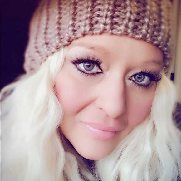 Meet your Posher, Twila - Picture 3 of 4